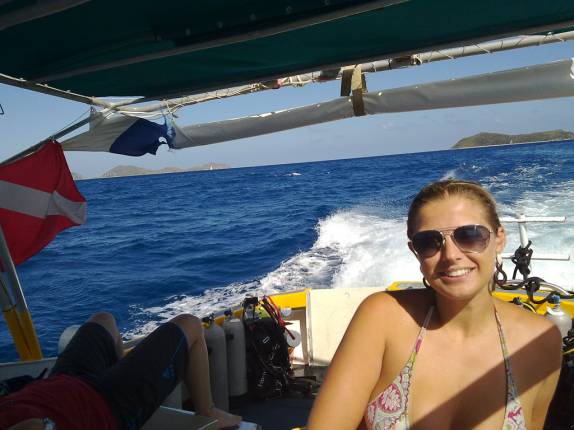 Ana no barco que nos levou ao naufrágio do Rhone